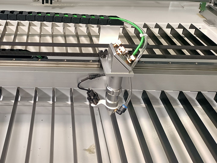 Enclosed laser head — clean, safe, repeatable.